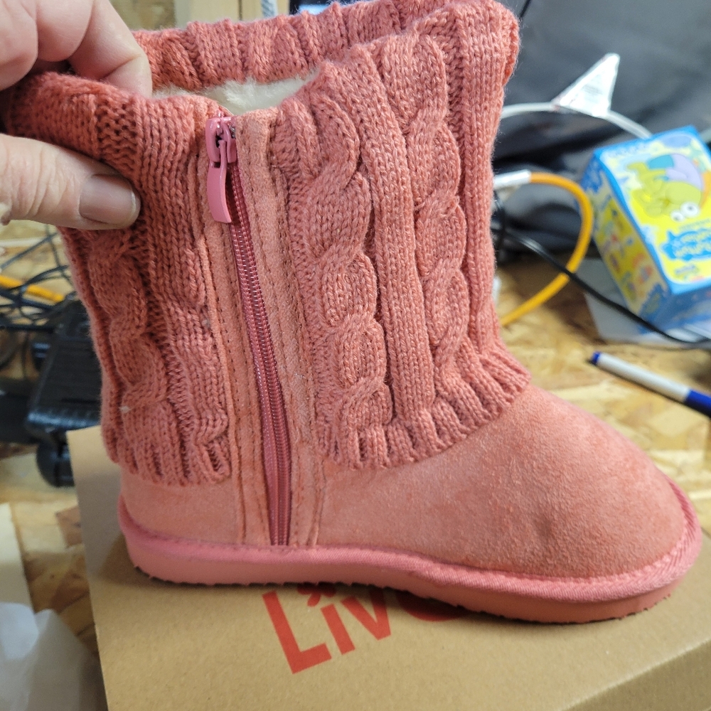 LivBoots New In Box Salmon‎ Pink Knit Suede Boots Size XL Youth 2-3
